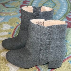 Nine West Gray Wool Ankle Boots. 2 1/2 inch heels.  Size 8 1/2